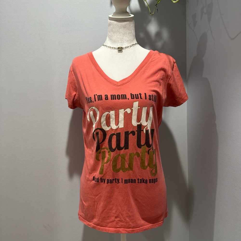 Mom graphic tee